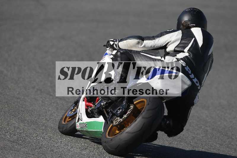 /Archiv-2024/02 29.01.-02.02.2024 Moto Center Thun Jerez/Gruppe gruen-green/backside